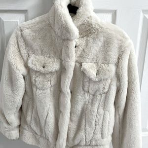 Womens Faux fur ivory coat
